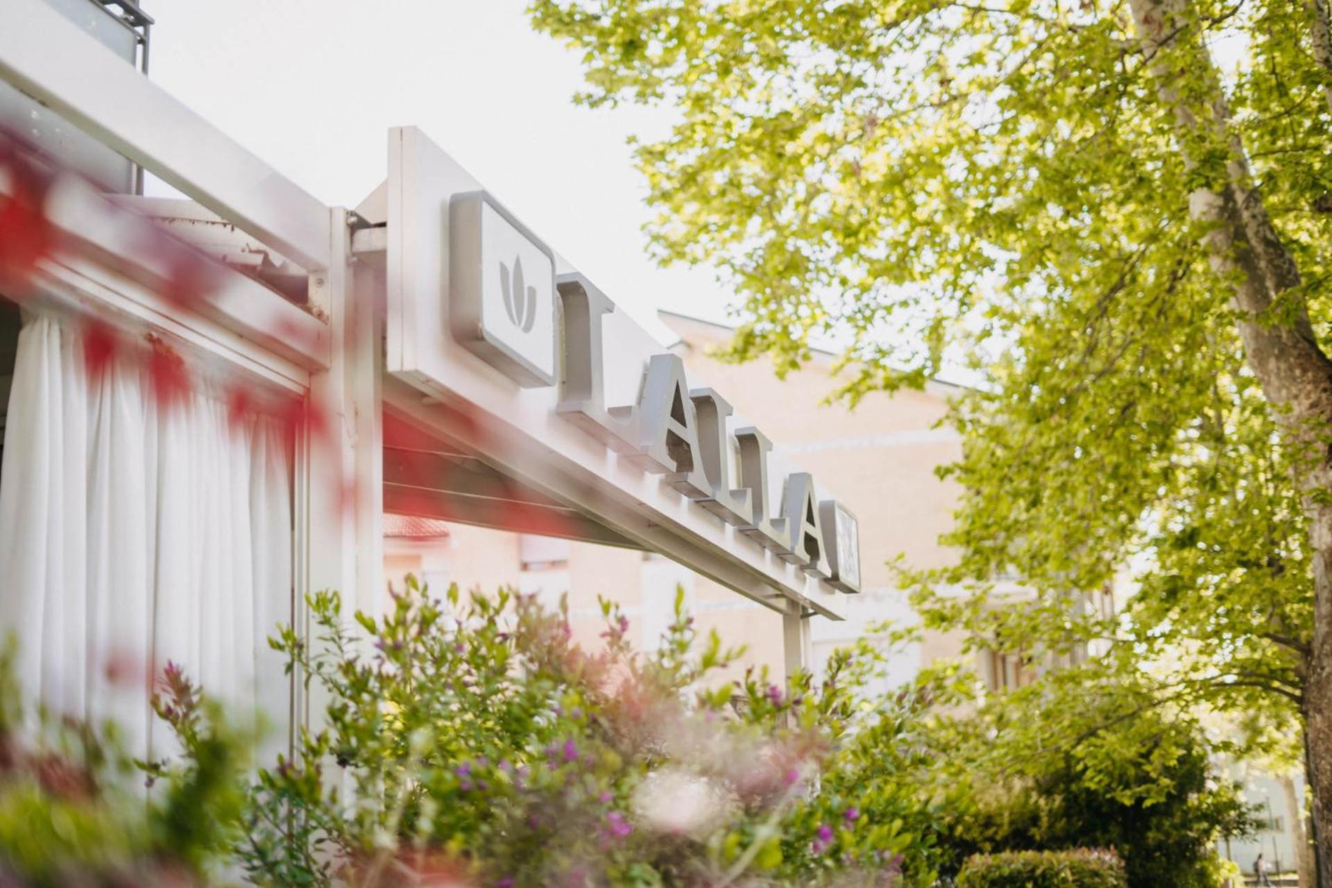 Hotel Lalla Beauty & Relax تْشيزيناتيكو المظهر الخارجي الصورة