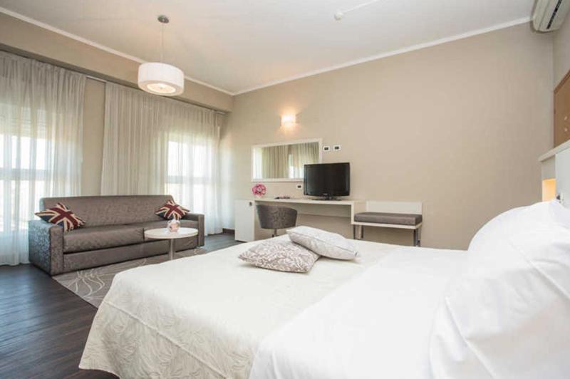 Hotel Lalla Beauty & Relax تْشيزيناتيكو المظهر الخارجي الصورة